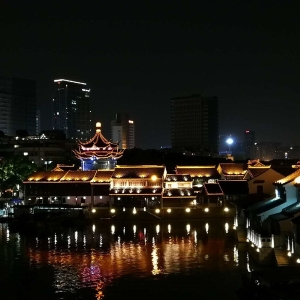 夜色山塘